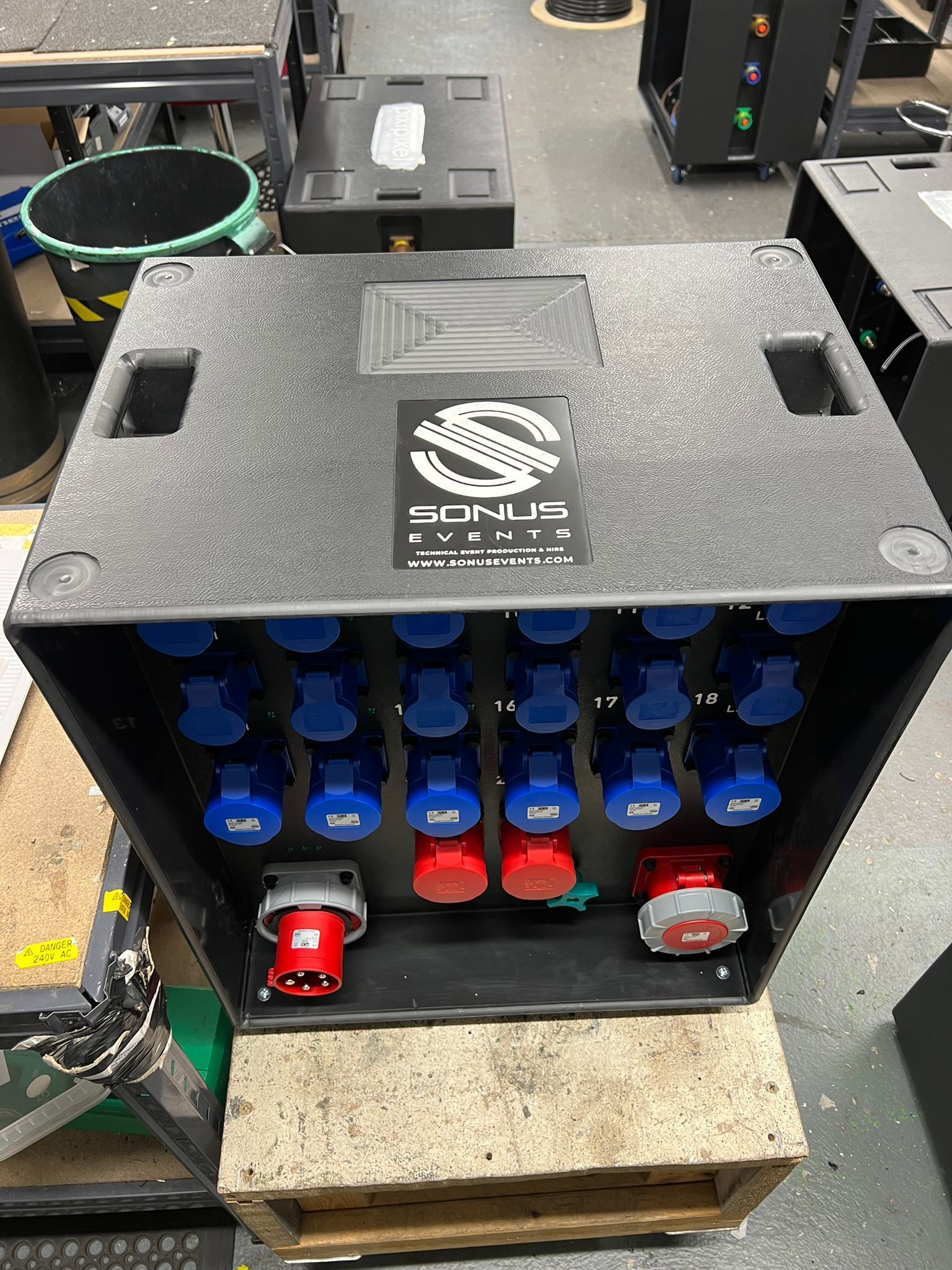 63a Power Distro - 12 x 16a,  6 x 32a/1, 2 x 32a/3 - 63a/3 thru